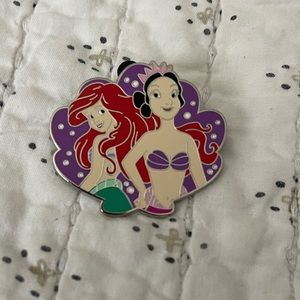Disney little Mermaid Mystery Pin - Ariel & Alana